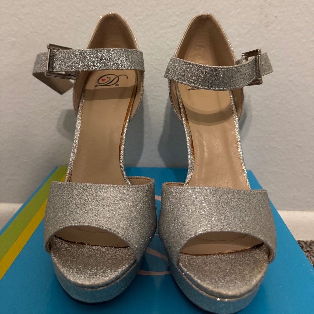 Y2K Delicious Silver Glitter Platform Heels - Size 8M